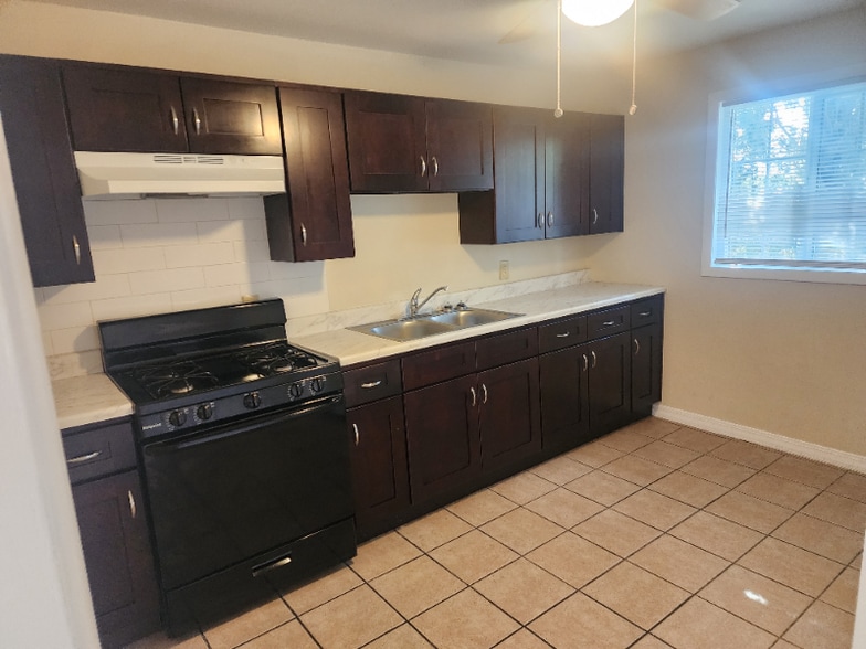 Building Photo - 1414 Montana Ave