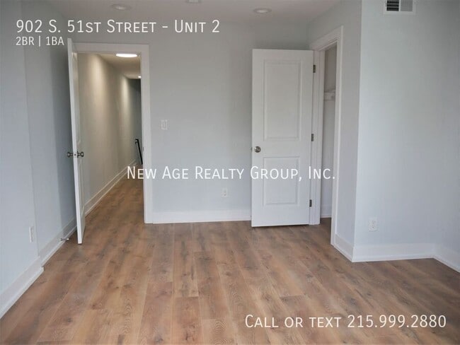 Building Photo - Modern 2 bedroom, 1 bathroom apartment loc...