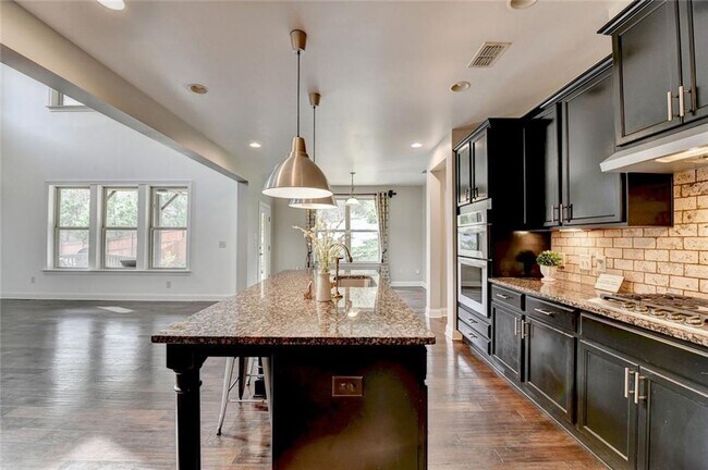Building Photo - 2540 Maple Ridge Ln