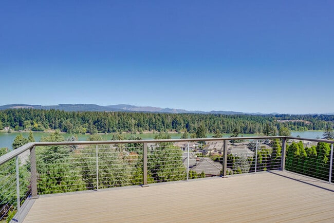 Building Photo - FOUR BEDROOM HOUSE IN LACAMAS SHORES WINTE...