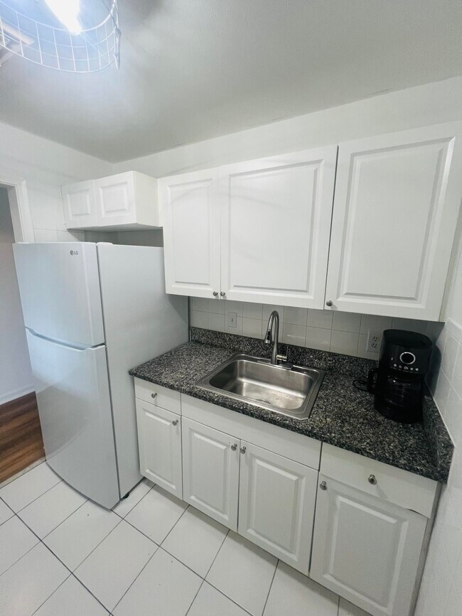 Building Photo - 1281 Plaza Cir
