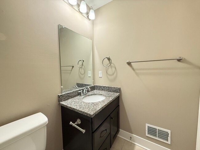 Building Photo - 2564 W Towne St