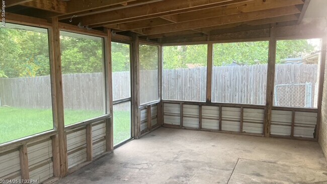 Building Photo - 405 Bryan Dr
