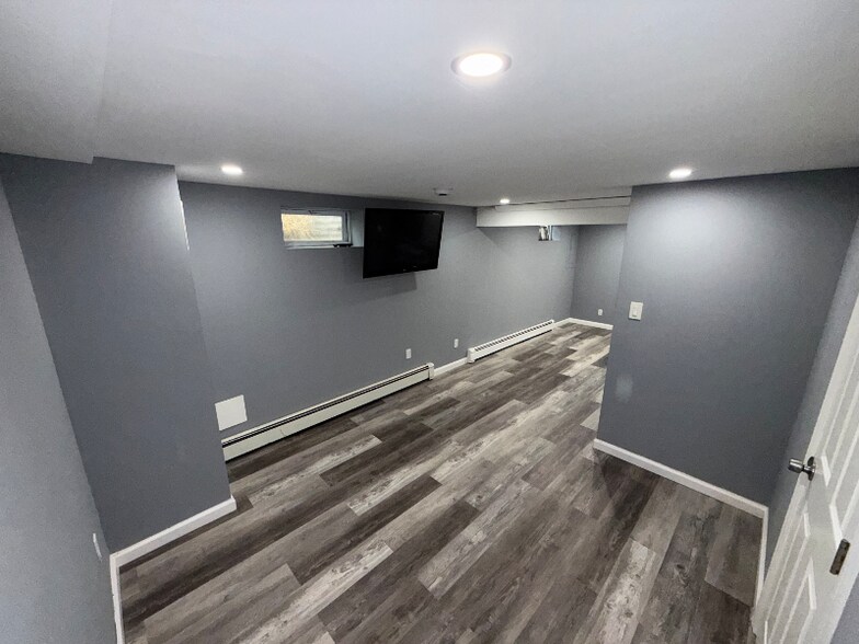 Building Photo - 8 Woody Pl