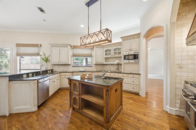 Building Photo - 205 Suncreek Dr
