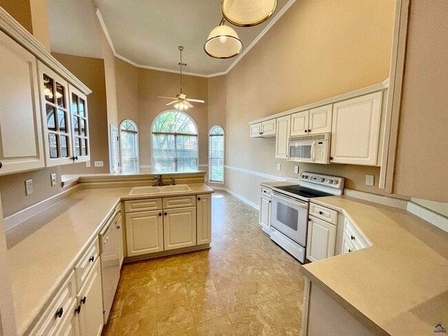 Building Photo - 103 Oros Point