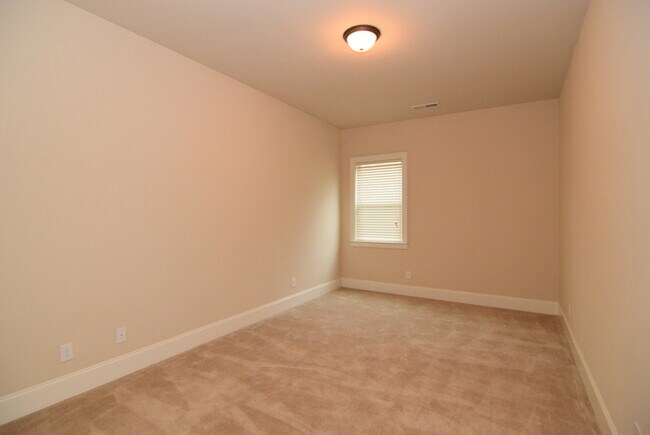 Building Photo - Huge 5 Bed/4 Bath Home Near Ft. Gordon