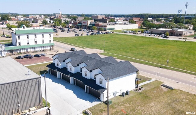 Building Photo - 1004 S 4th St