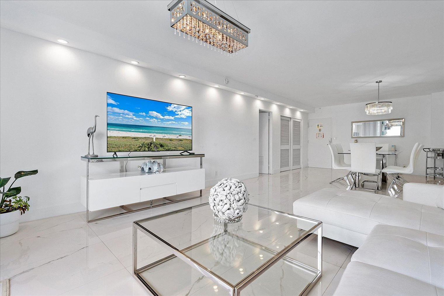 Building Photo - 4001 S Ocean Dr