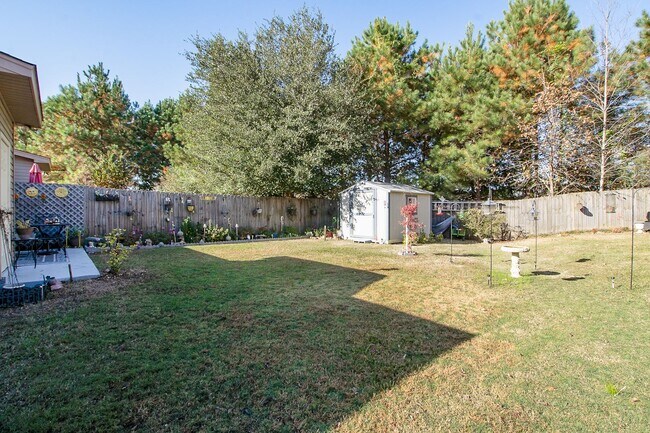 Building Photo - 3 bedroom 2 bathroom townhouse in Covington Villas