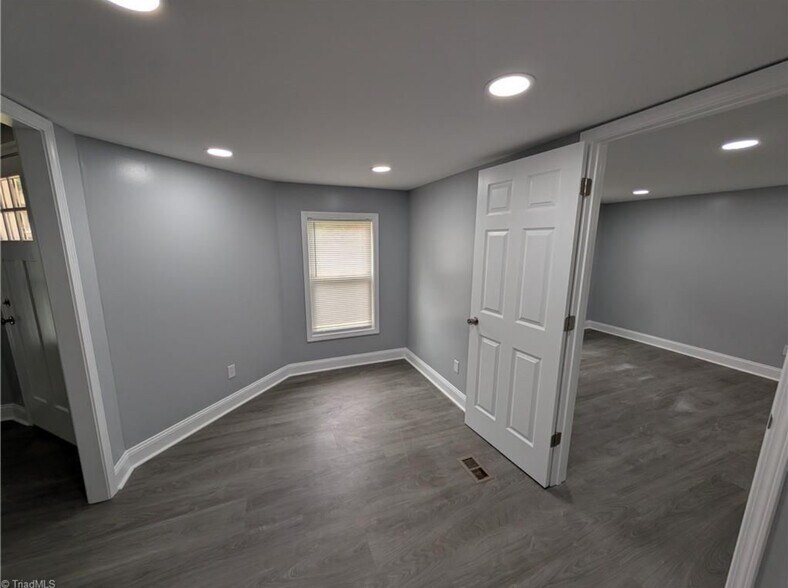 Building Photo - 344 Wilshire Dr