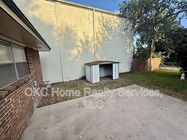 Building Photo - 118 SW 1st St