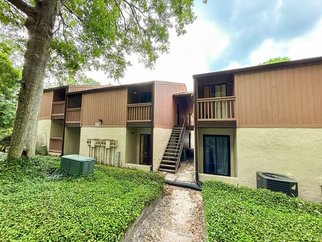Building Photo - Creekside Villas A4