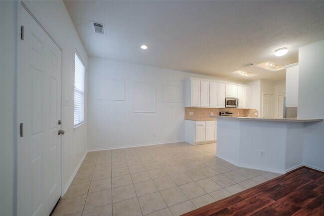 Building Photo - 146 Silver Penny Dr