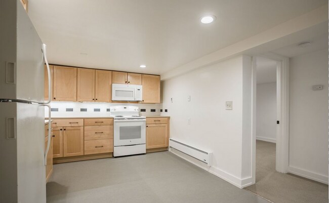 Building Photo - Updated One Bedroom in Beautifully Convert...