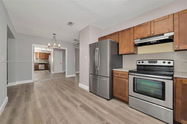 Building Photo - 1351 NE 156th St