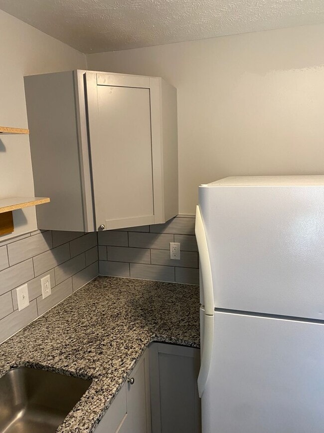 Building Photo - Fully Updated 3 Bedroom 1 Bath House for Rent