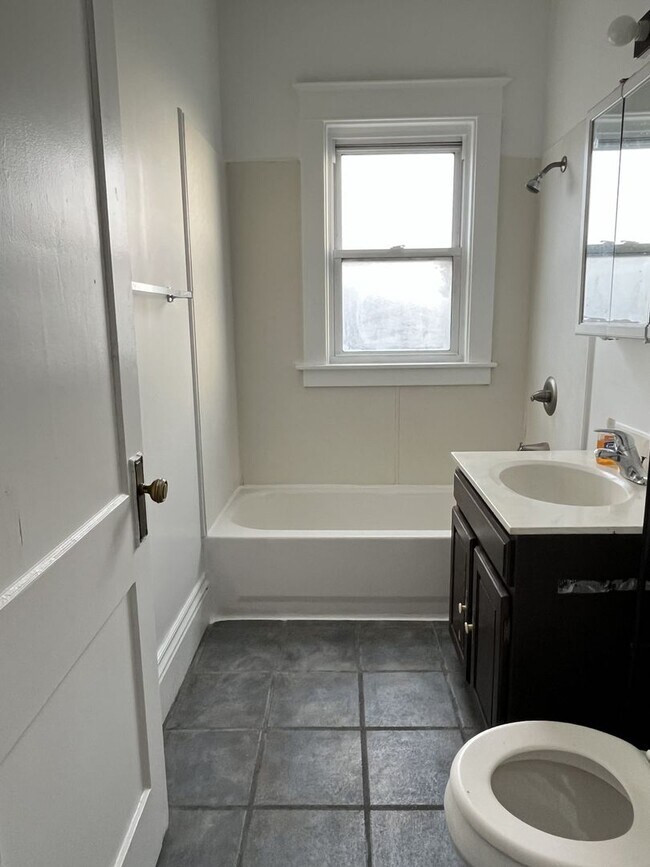 Building Photo - 305 Herkimer St