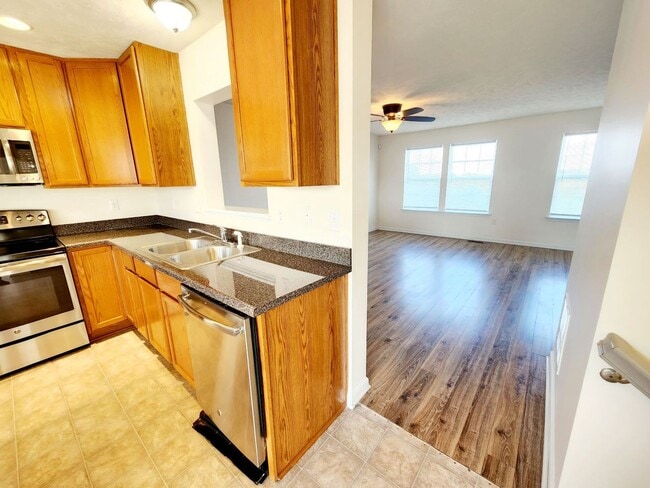 Building Photo - 3 bed/2.5 bath Townhouse in Westover - Ava...