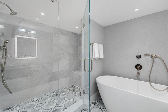 Building Photo - 1800 Sunset Harbour Dr