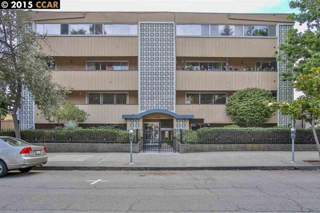 Building Photo - Gorgeous, Massive, 1BR/1BA, Fully Updated, 1000sqft+, A+++ Location, Parking Included