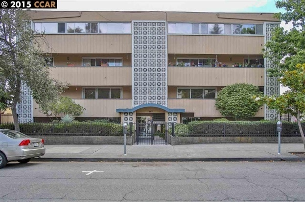 Building Photo - Gorgeous, Massive, 1BR/1BA, Fully Updated,...