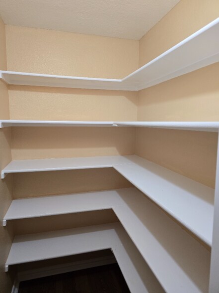 Building Photo - 224 Bluefinch Dr