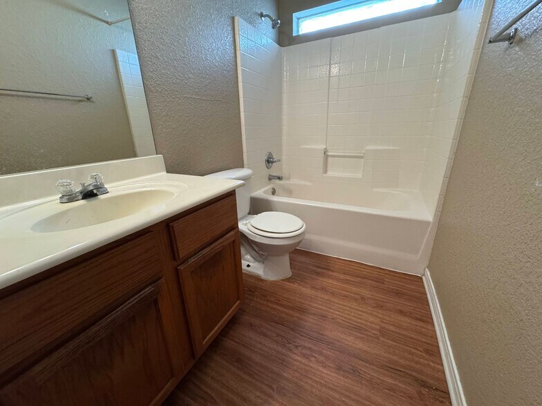 Building Photo - 1403 Dugger Cir