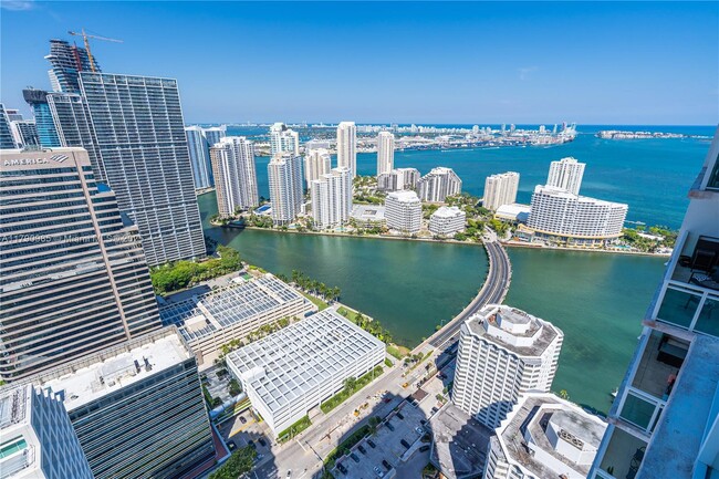 Building Photo - 950 Brickell Bay Dr