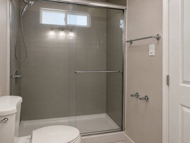 Building Photo - 2516 Fernley Dr