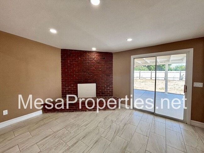 Building Photo - 16059 Iris Dr