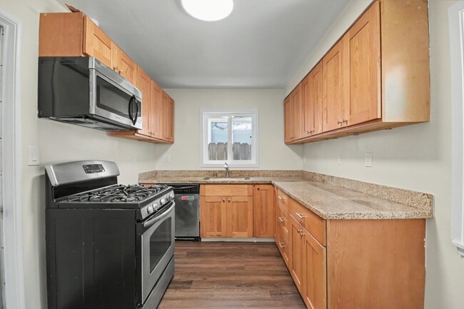 Building Photo - 1125 Henderson Ave