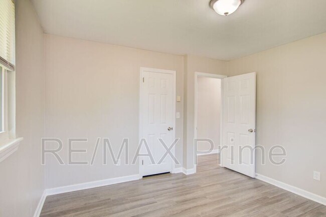 Building Photo - 7919 Thompson Rd