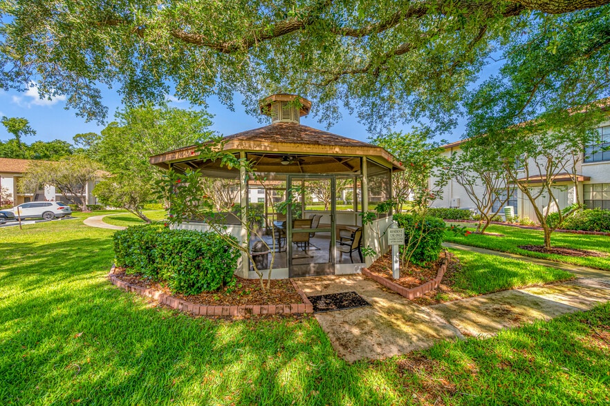 Building Photo - 3301 Crystal Ct E
