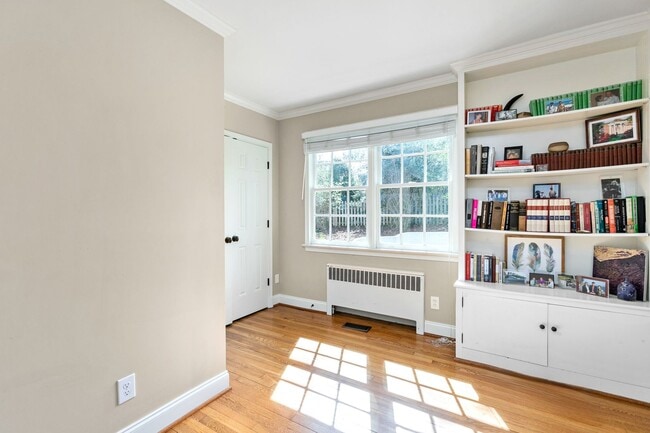 Building Photo - Stunning Irving Park 4 bedroom, 4 bathroom...