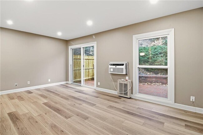 Building Photo - 388 S Main St