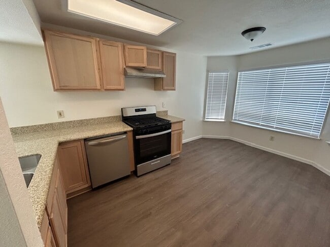 Building Photo - Newly Remodeled