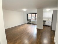 Building Photo - 5 AVENUE