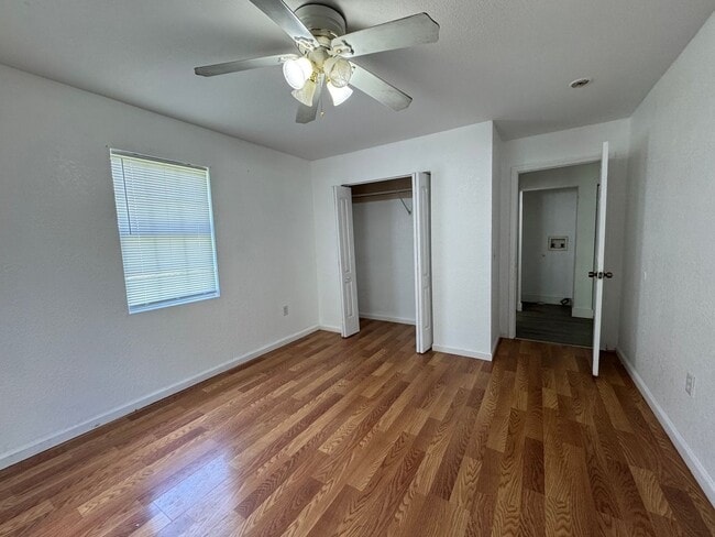 Building Photo - Charming 3 bedroom, 2 bath Florida Cracker-style home in Lake City