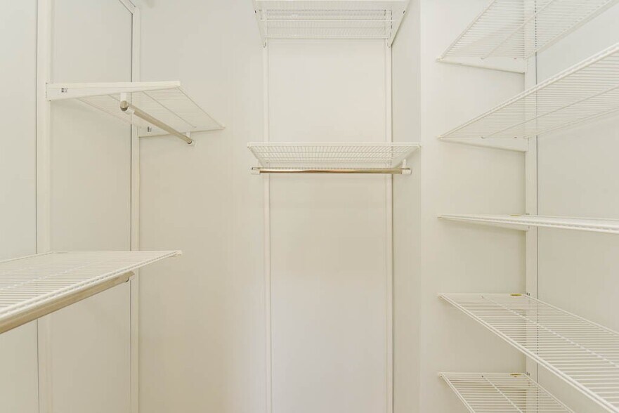 Building Photo - 949 W Grace St