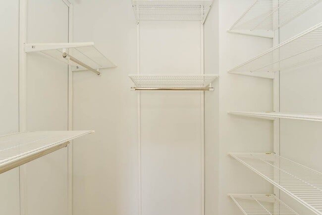 Building Photo - 949 W Grace St