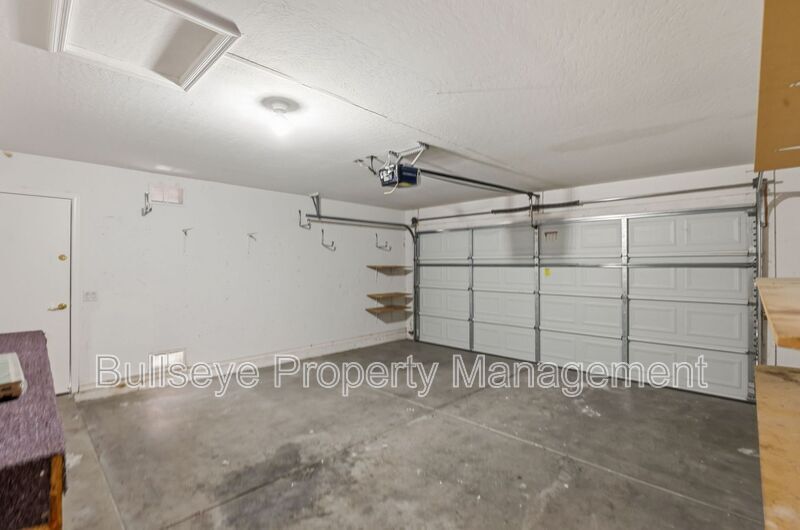Building Photo - 3250 E Bonanza Rd