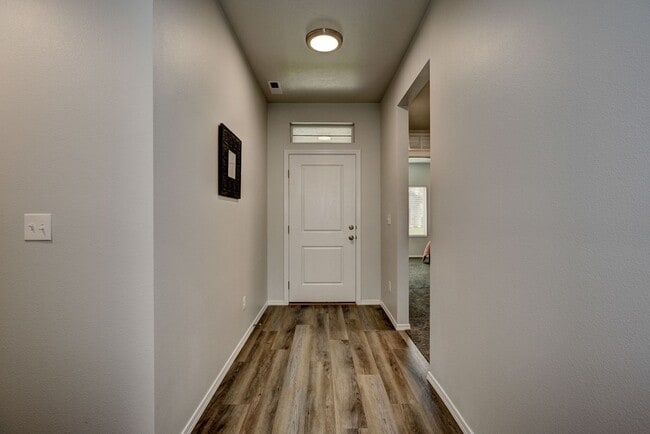 Building Photo - 4 bed 2 bath home for rent