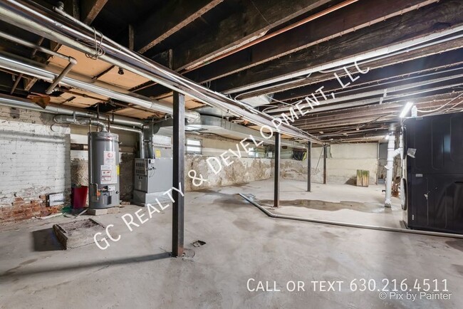 Building Photo - 1650 W 100th St