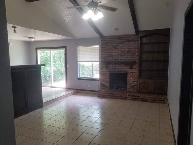 Building Photo - 3205 SE 55th St