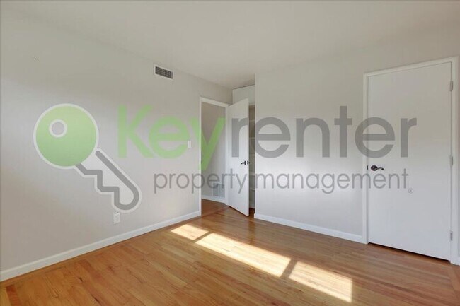 Building Photo - 3124 Brophy Dr