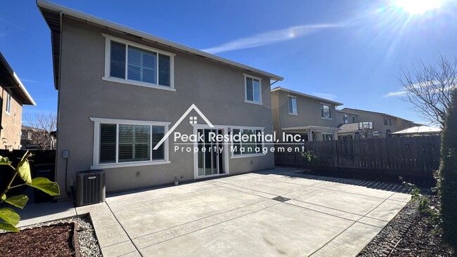 Building Photo - Spacious 4-bedroom home in Natomas with cl...