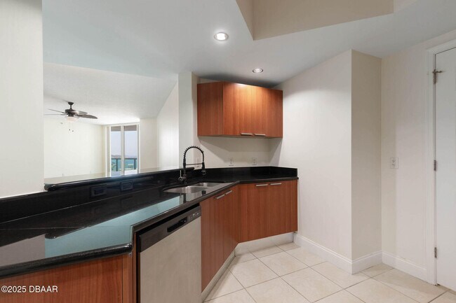 Building Photo - 241 Riverside Dr