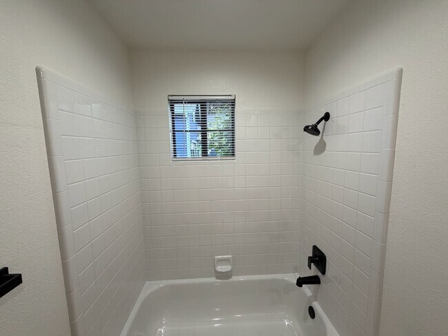 Building Photo - South Napa 3 Bedroom in Court