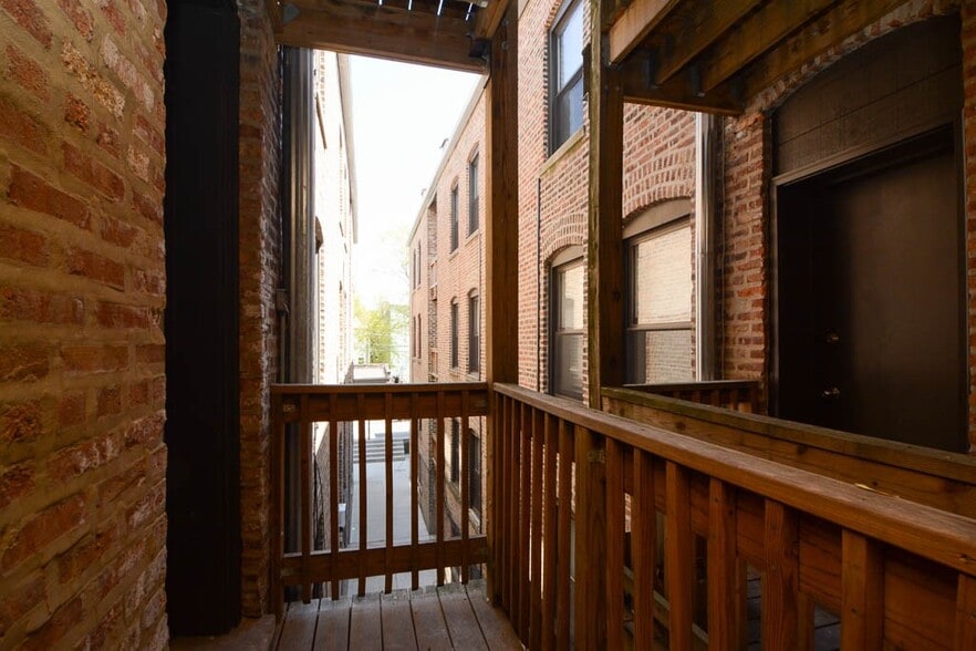 Building Photo - 2647 N Spaulding Ave